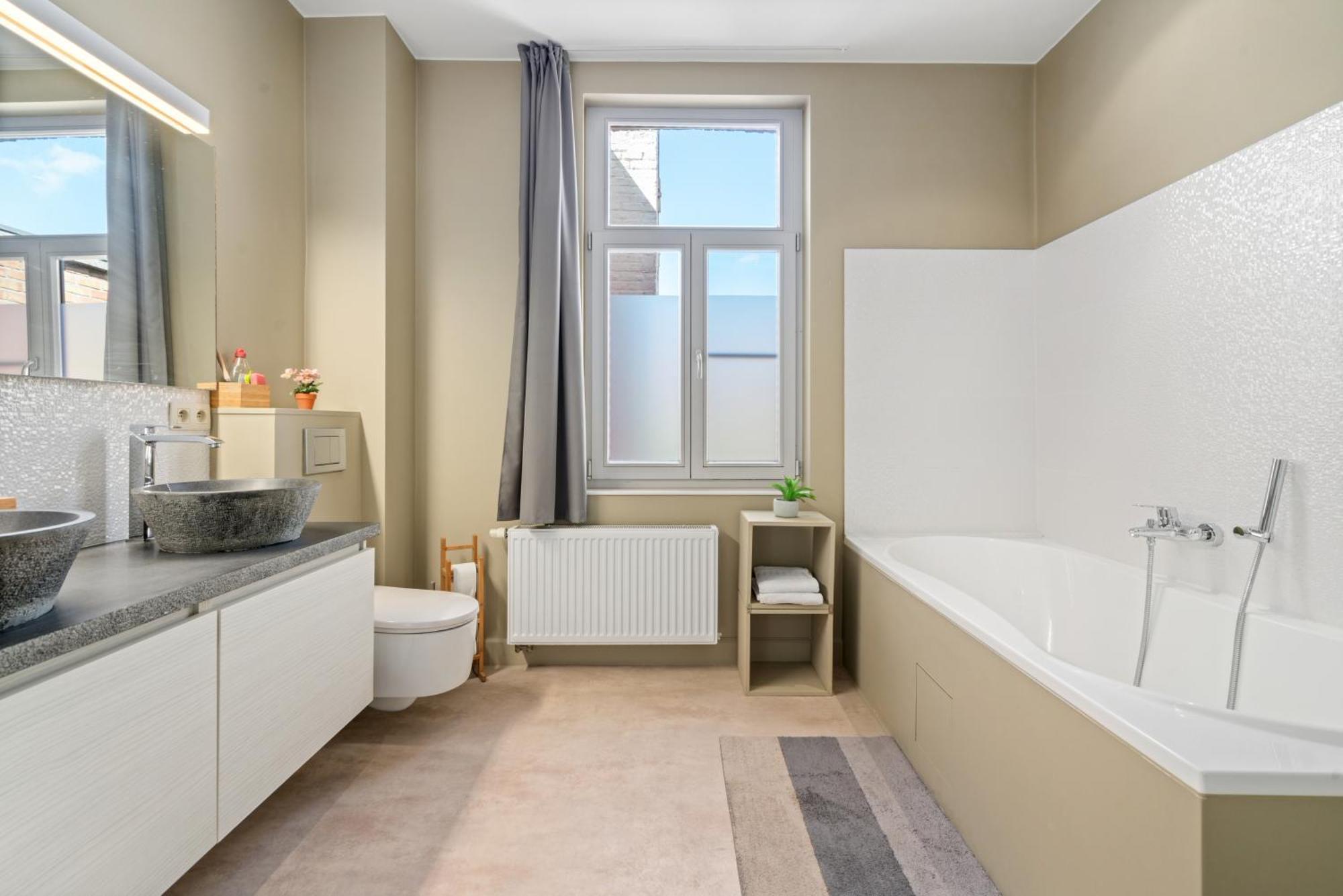 Spacious Guest Suites Near Historic Market - 5 Min Walk Брюгге Екстер'єр фото